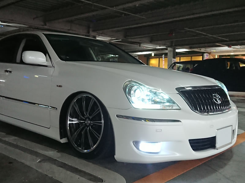 Toyota crown majesta uzs186